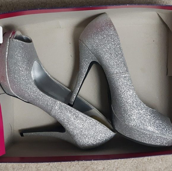 Shoes - Sparkly silver heels